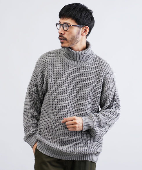 グレー MODEL : GO 180cm 66kg Lsize