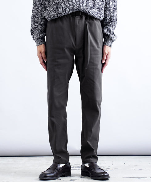 チャコールグレー