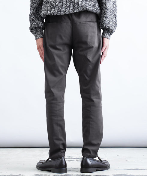 チャコールグレー