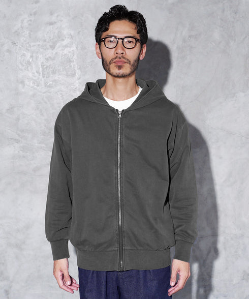 インクブラック MODEL : GO 180cm 66kg