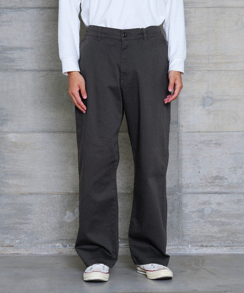 グレイッシュカーキ MODEL : KAI 181cm 68kg Lsize