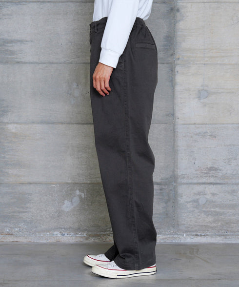 グレイッシュカーキ MODEL : KAI 181cm 68kg Lsize