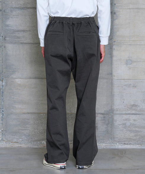 グレイッシュカーキ MODEL : KAI 181cm 68kg Lsize