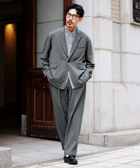 グレー MODEL : GO 180cm 66kg Lsize