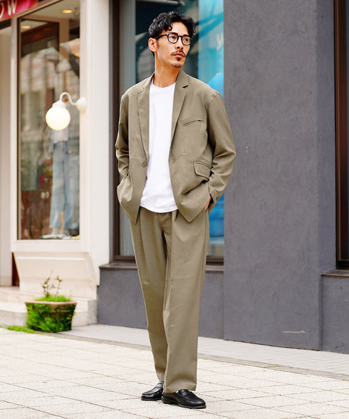 グレージュ MODEL : GO 180cm 66kg Lsize