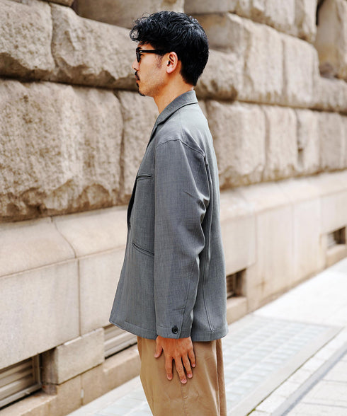 グレー MODEL : GO 180cm 66kg Lsize