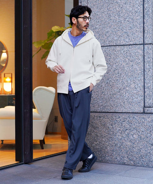 オフホワイト MODEL : GO 180cm 66kg Lsize