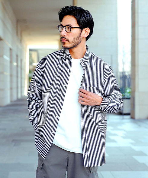 ネイビーストライプ MODEL : GO 180cm 66kg Lsize