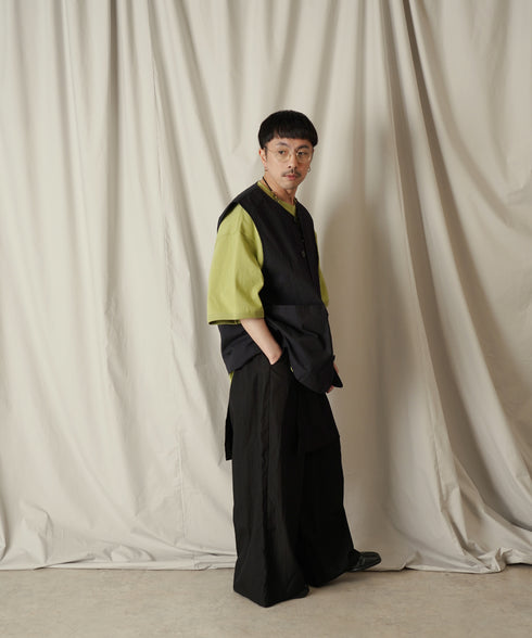 H163 / 着用サイズ: M*ブラック トップス:217674 ボトムス:217636