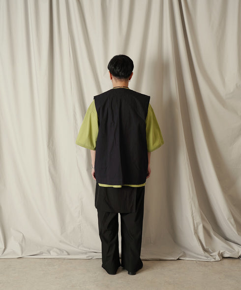 H163 / 着用サイズ: M*ブラック トップス:217674 ボトムス:217636