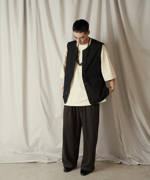 H178 / 着用サイズ: L*ブラック トップス:217674 ボトムス:218011