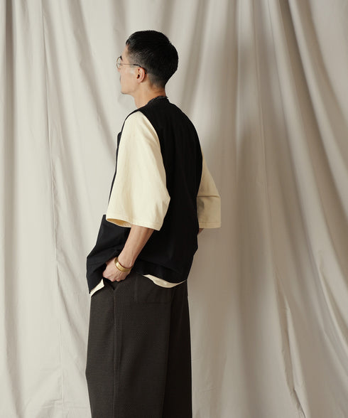 H178 / 着用サイズ: L*ブラック トップス:217674 ボトムス:218011