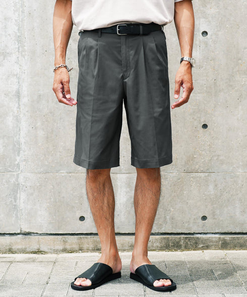 グレー MODEL : GO 180cm 66kg Lsize