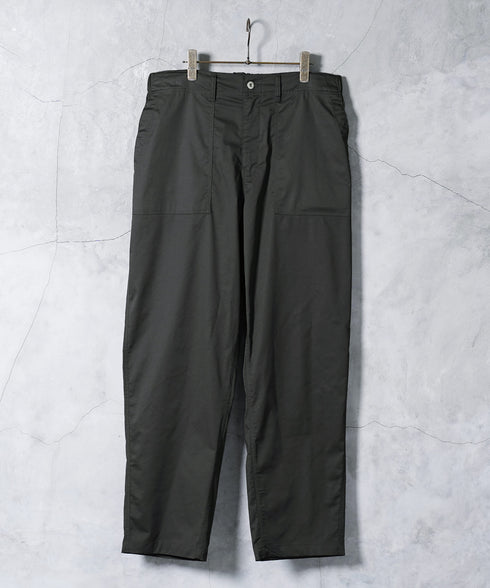 チャコールグレー