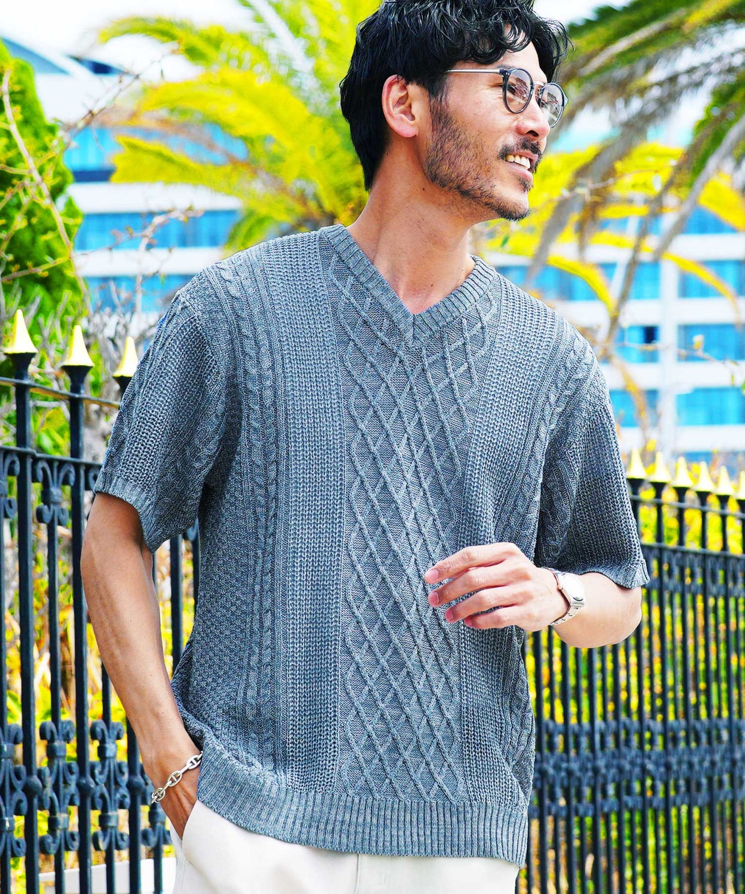 Bスモークブルー(Vネック) MODEL : GO 180cm 66kg Lsize