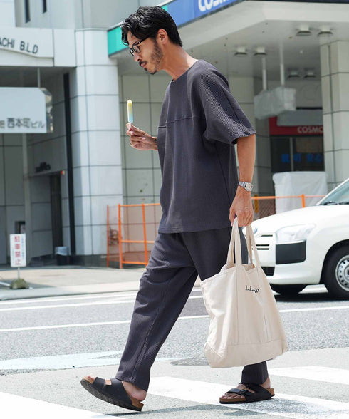 グレー MODEL : GO 180cm 66kg Lsize