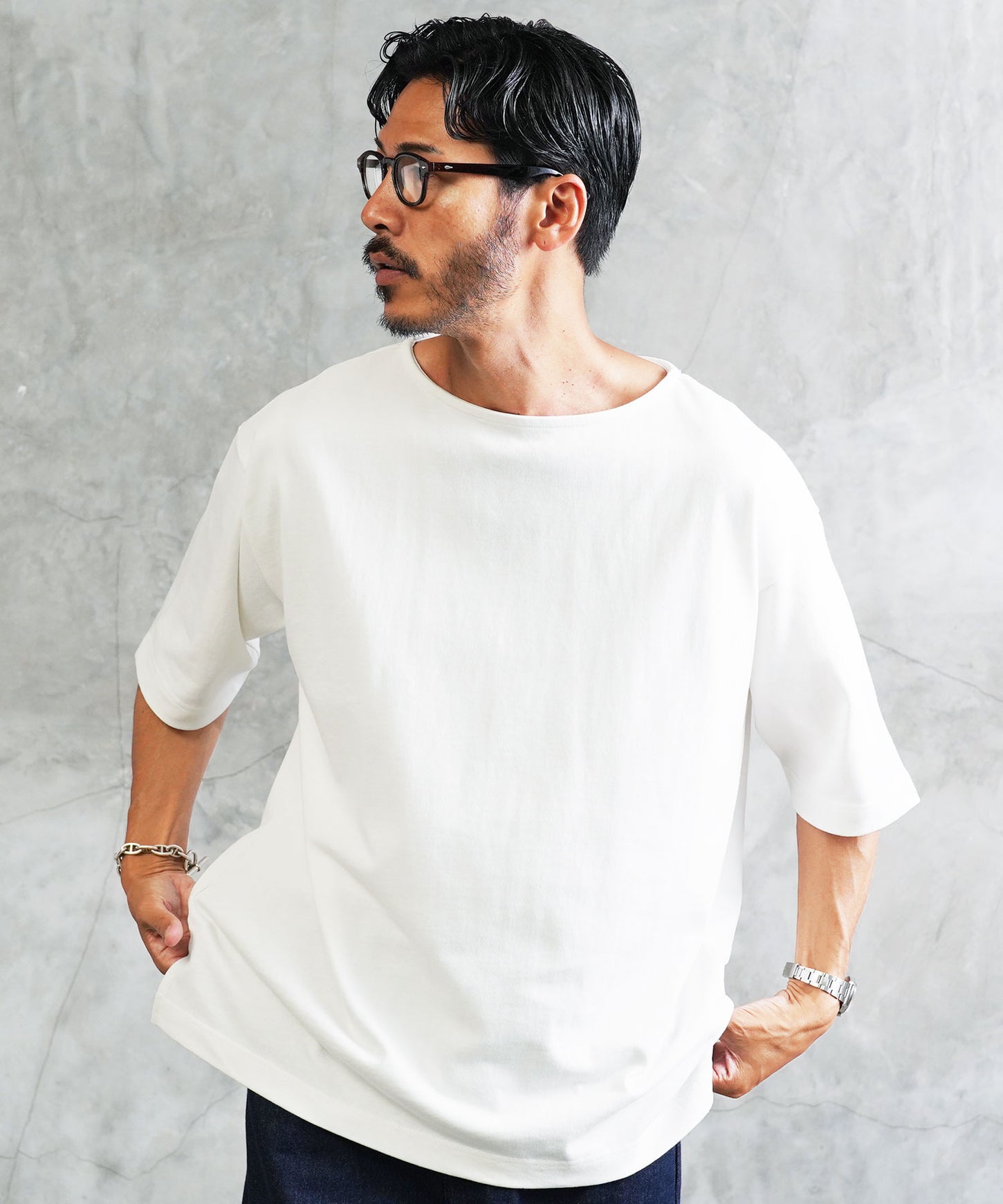 オフホワイト MODEL : GO 180cm 66kg Lsize