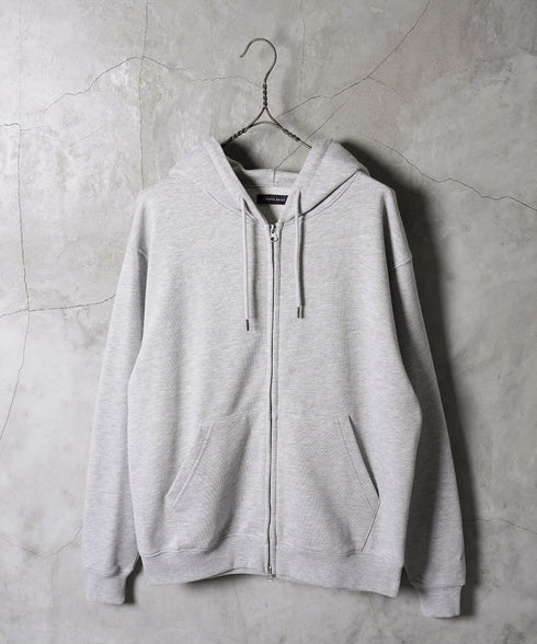 グレー MODEL : GO 180cm 66kg Lsize