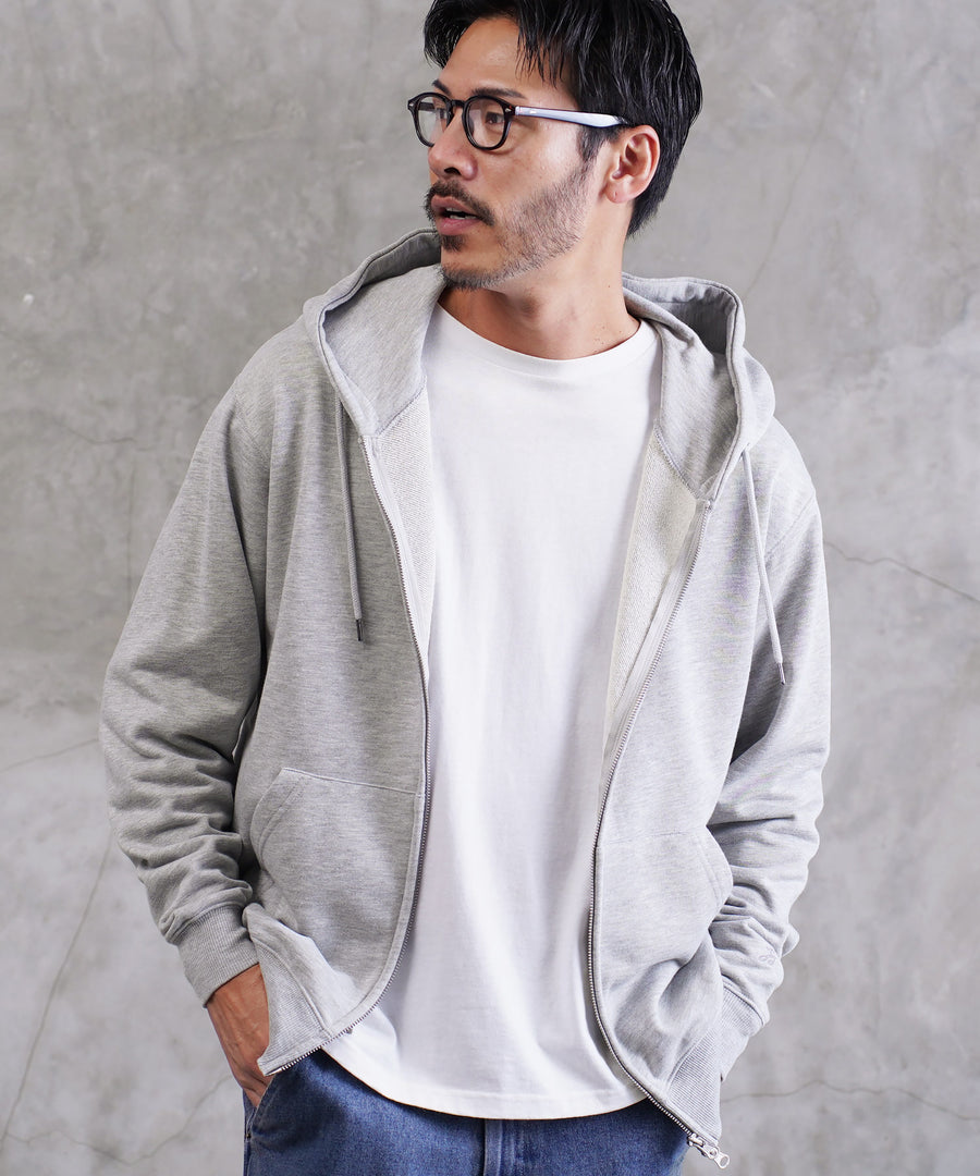 グレー MODEL : GO 180cm 66kg Lsize