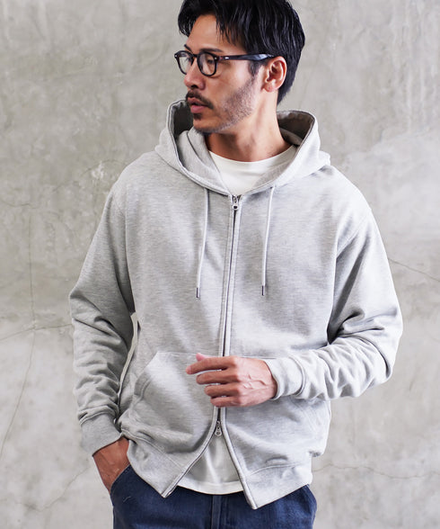 グレー MODEL : GO 180cm 66kg Lsize