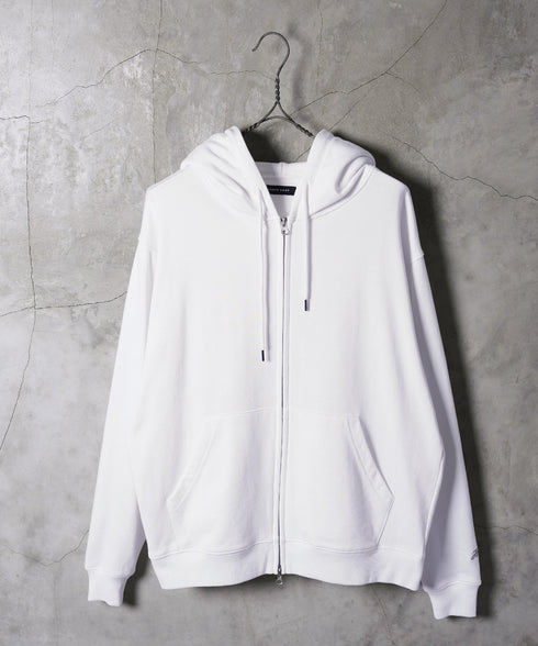 ホワイト MODEL : GO 180cm 66kg Lsize