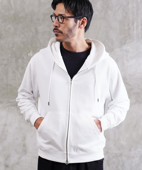 ホワイト MODEL : GO 180cm 66kg Lsize