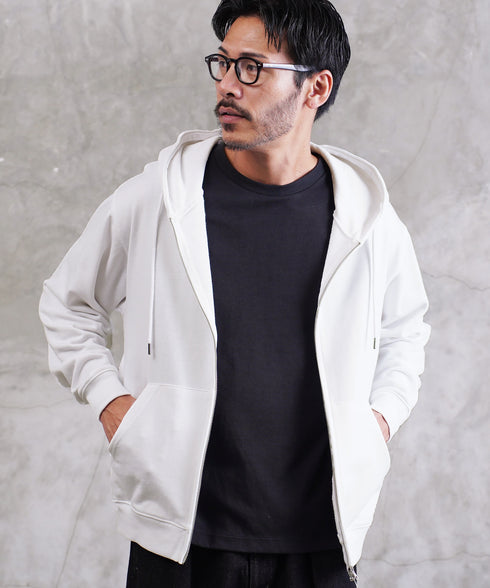 ホワイト MODEL : GO 180cm 66kg Lsize