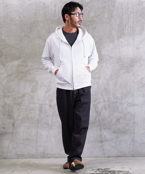 ホワイト MODEL : GO 180cm 66kg Lsize