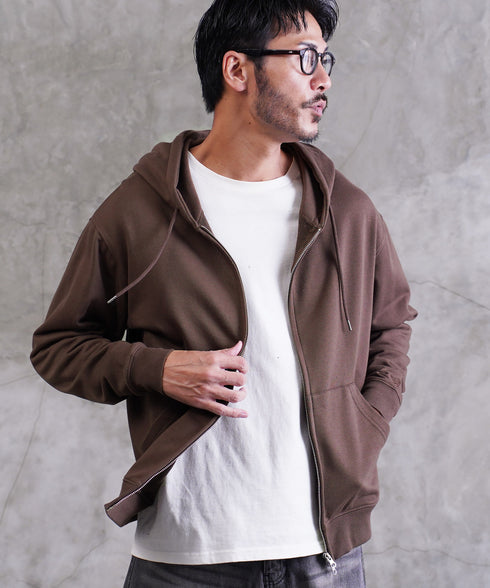 ブラウン MODEL : GO 180cm 66kg Lsize