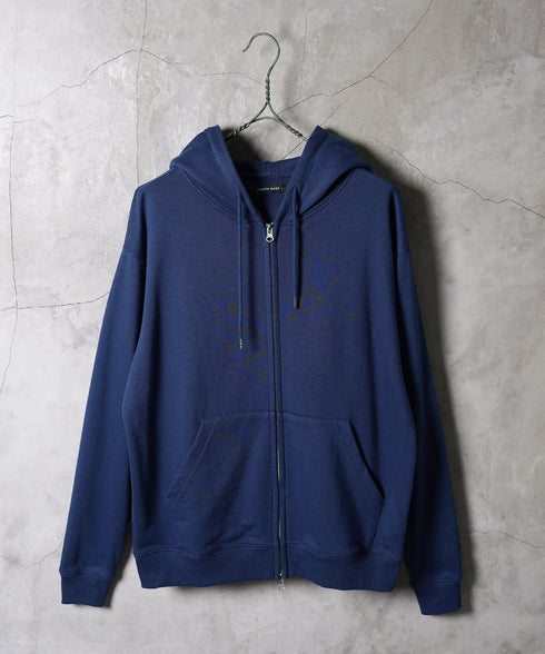 ネイビー MODEL : GO 180cm 66kg Lsize