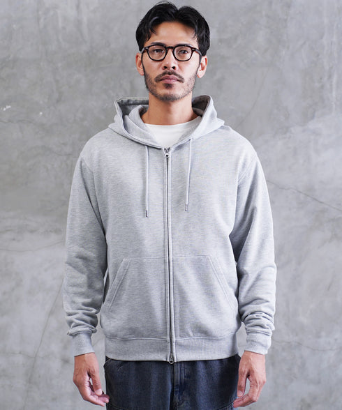 グレー MODEL : GO 180cm 66kg Lsize