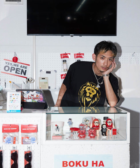 New World / ニューワールドTシャツブラックスタイリング2