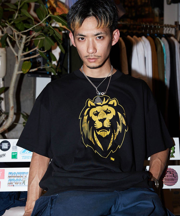 New World / ニューワールドTシャツブラックスタイリング1