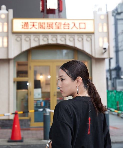 THE SHINSEKAI / ザ・シンセカイTシャツブラックスタイリング3