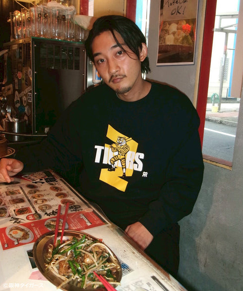 阪神タイガース ×NOSTALVIA(ノスタルヴィア) Tigers Slugger / タイガーススラッガー裏毛トレーナー