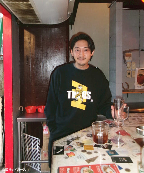 阪神タイガース ×NOSTALVIA(ノスタルヴィア) Tigers Slugger / タイガーススラッガー裏毛トレーナー