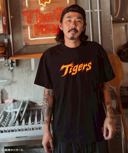 阪神タイガース × NOSTALVIA (ノスタルヴィア) Tigers Fang / タイガースファング Tシャツ