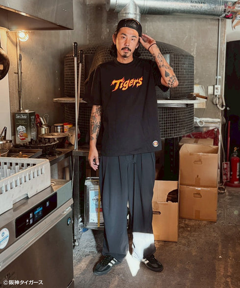 阪神タイガース × NOSTALVIA (ノスタルヴィア) Tigers Fang / タイガースファング Tシャツ
