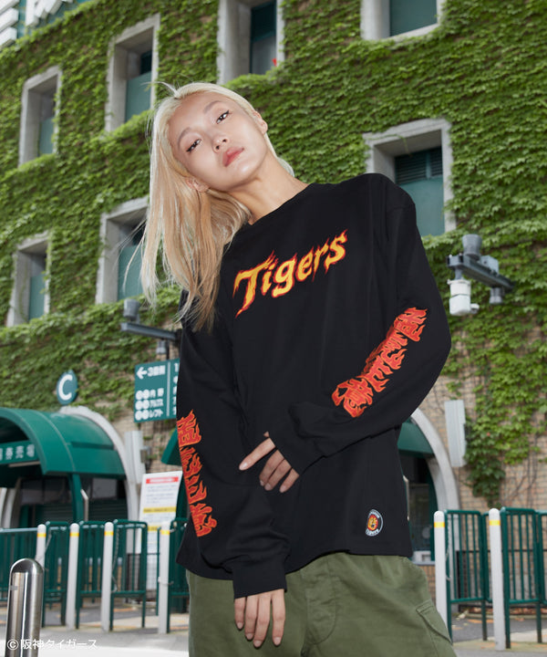 Tigers Fang / タイガースファングロングスリーブTシャツブラックスタイリング1