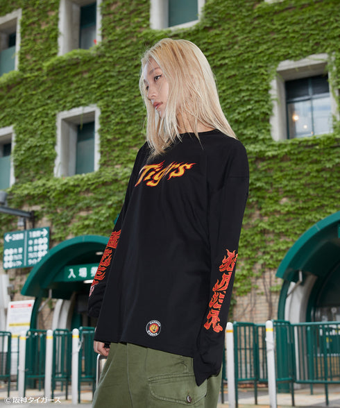 Tigers Fang / タイガースファングロングスリーブTシャツブラックスタイリング7