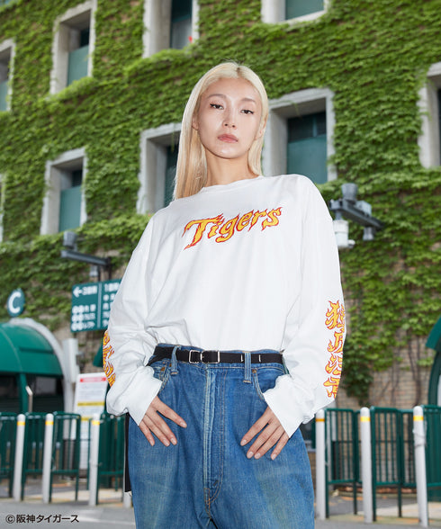 Tigers Fang / タイガースファングロングスリーブTシャツホワイトスタイリング2