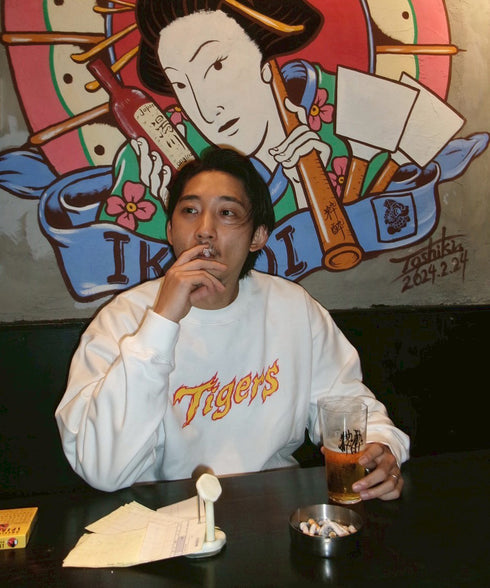 タイガースファング裏毛トレーナー ホワイト スタイリング 阪神タイガース プレセント ギフト 野球 クリスマス 贈り物 スウェット プルオーバー