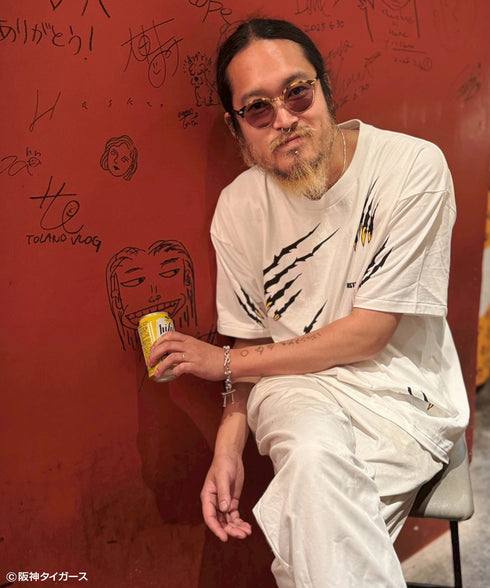 阪神タイガース × NOSTALVIA (ノスタルヴィア) Tigers Scratch / タイガーススクラッチ Tシャツ【ポイントアップ対象外】