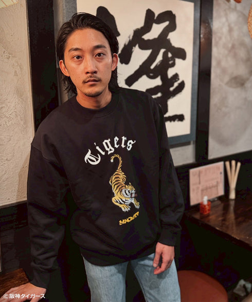 【一部予約】阪神タイガース ×NOSTALVIA(ノスタルヴィア) Raging Tigers / レイジングタイガース裏毛トレーナー