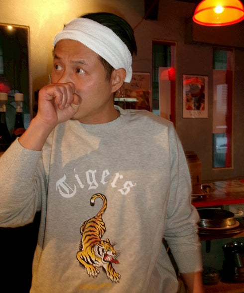 【一部予約】阪神タイガース ×NOSTALVIA(ノスタルヴィア) Raging Tigers / レイジングタイガース裏毛トレーナー