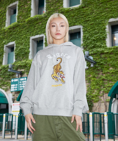 Raging Tigers / レイジングタイガースパーカーグレースタイリング2