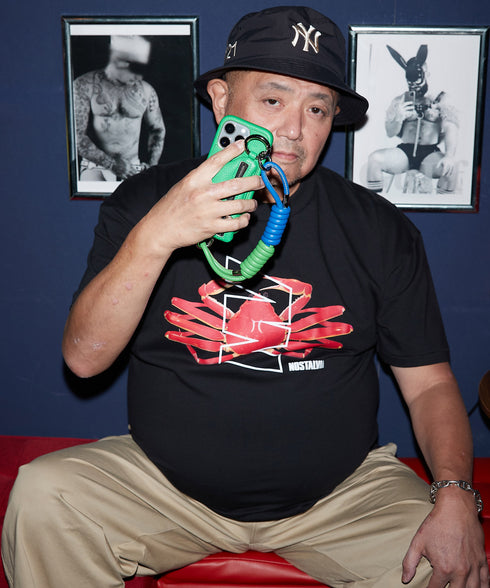 I Love Kani / アイラブカニTシャツブラックスタイリング1