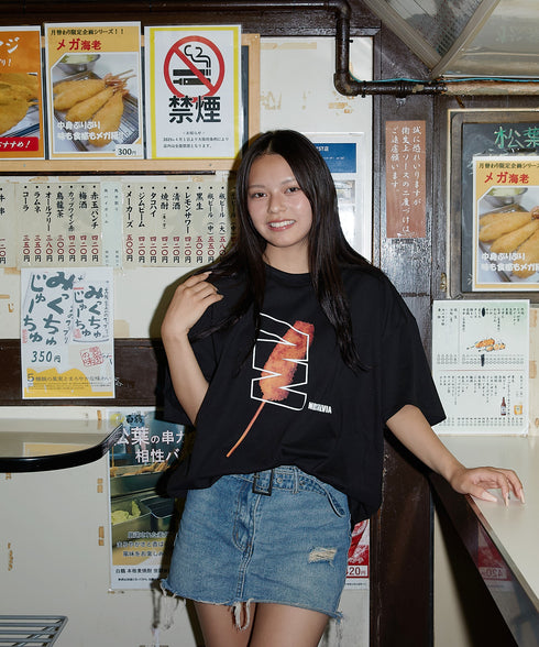 I Love Kushikatsu / アイラブクシカツTシャツブラックスタイリング2