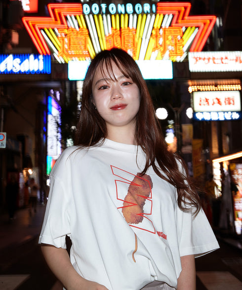 I Love Kushikatsu / アイラブクシカツTシャツホワイトスタイリング1