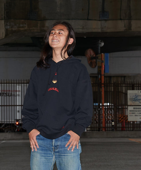 I Love Osaka / アイラブオオサカパーカーブラックスタイリング3